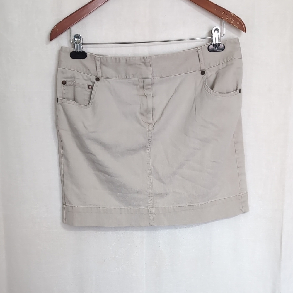 Mimi Maternity Beige Mini Skirt Pull-On Size Medium